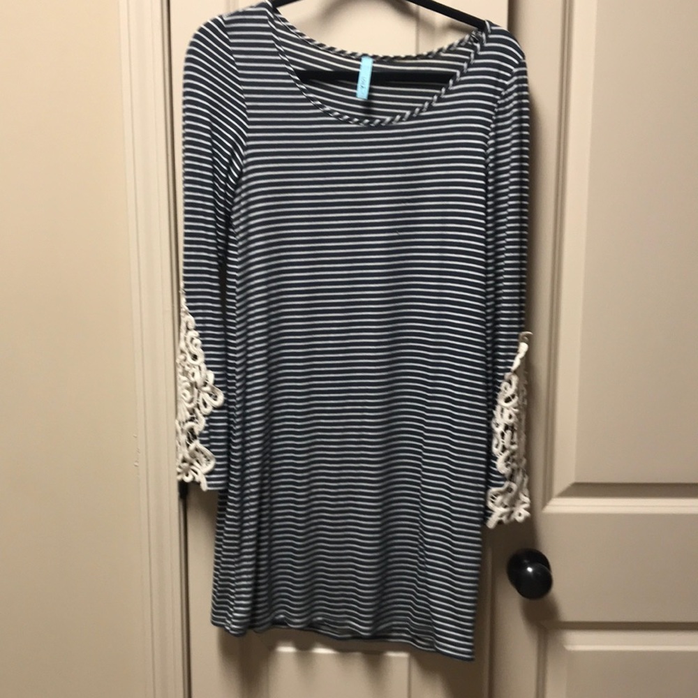Women’s or juniors dress